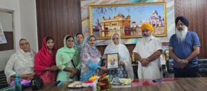 जमशेदपुर: सरजामदा गुरुद्वारा सिख स्त्री की नई प्रधान सुरजीत कौर का हुआ सम्मान