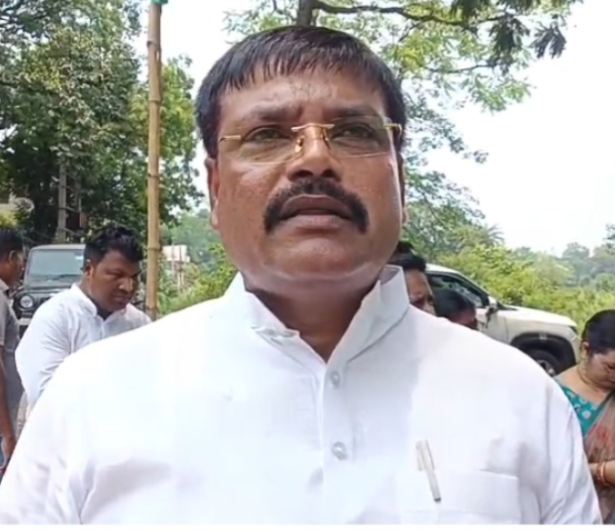 जमशेदपुर: धरती आबा भगवान बिरसा मुंडा की पुण्यतिथि पर जेएमएम ने दी भावभीनी श्रद्धांजलि; जल, जंगल और जमीन की रक्षा का लिया संकल्प