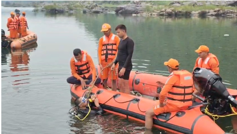 चांडिल में स्वर्णरेखा नदी में डूबे युवक का शव 24 घंटे बाद बरामद, एनडीआरएफ ने चलाया सर्च अभियान