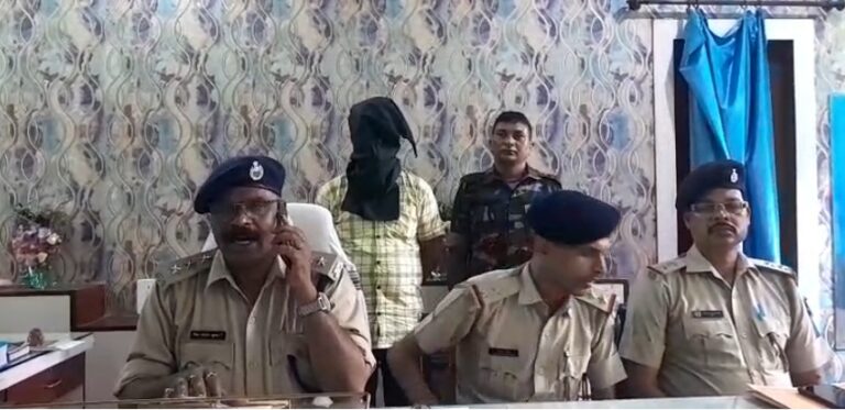 सरायकेला: कपाली फायरिंग कांड में पुलिस को बड़ी कामयाबी, आरोपी सलमान उर्फ जम्बू ओडिशा से गिरफ्तार, पिस्टल बरामद