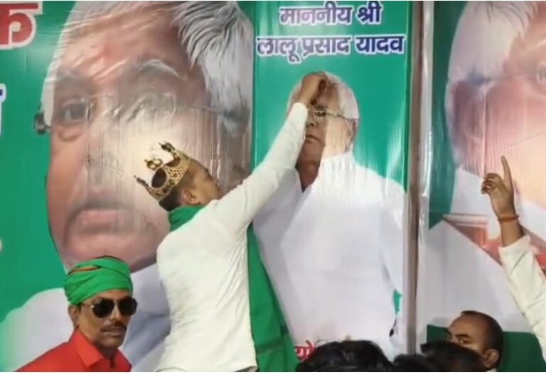 सरायकेला: आदित्यपुर ऑटो क्लस्टर में मना लालू प्रसाद यादव का 79वां जन्मदिन, 79 पाउंड का काटा गया विशाल केक