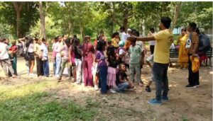 नेचुरल स्माइल फाउंडेशन ने स्लम बस्ती के बच्चों को कराया पार्क और जू का भ्रमण