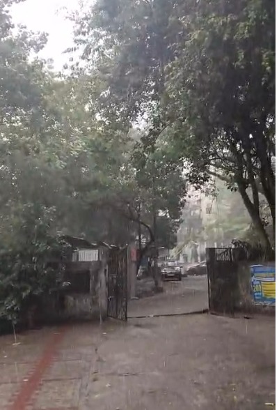 जमशेदपुर में भीषण गर्मी के बाद बदला मौसम, तेज आंधी और बारिश से मिली राहत