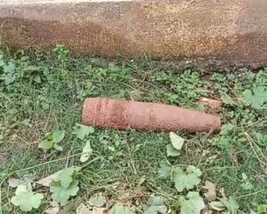 चाईबासा: खेत की जुताई के दौरान मिला 30 किलो का संदिग्ध विस्फोटक, गांव में मचा हड़कंप