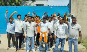 आदित्यपुर: गुजरात में जमशेदपुर के मजदूर की संदिग्ध मौत, शव को आदित्यपुर कंपनी गेट पर रख परिजनों का हंगामा