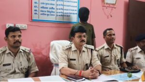 70 लाख रुपये की अवैध अंग्रेजी शराब जब्त, बिहार तस्करी से पहले 935 कार्टन पकड़े गए