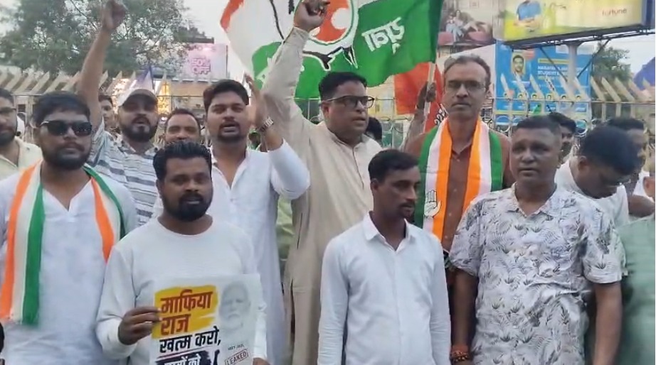 नीट पेपर लीक के विरोध में युवा कांग्रेस का मशाल जुलूस, केंद्रीय शिक्षा मंत्री के इस्तीफे की मांग