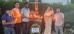 जमशेदपुर: कारगिल विजय दिवस पर संस्था ‘यात्रा’ ने शहीद स्मारक में अमर बलिदानियों को दी भावभीनी श्रद्धांजलि; ‘भारत माता की जय’ से गुंजायमान हुआ गोलमुरी