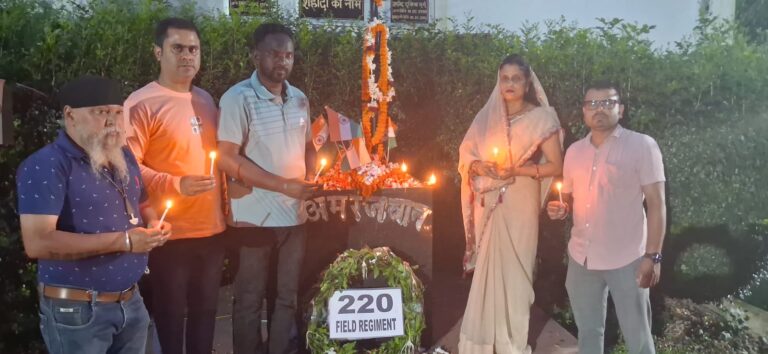 जमशेदपुर: कारगिल विजय दिवस पर संस्था ‘यात्रा’ ने शहीद स्मारक में अमर बलिदानियों को दी भावभीनी श्रद्धांजलि; ‘भारत माता की जय’ से गुंजायमान हुआ गोलमुरी