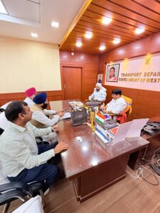 जमशेदपुर: बंगाल बॉर्डर पर ‘डंडा टैक्स’ और अनुचित वसूली के खिलाफ ट्रांसपोर्टरों का मोर्चा; पश्चिम बंगाल के मंत्री अर्जुन सिंह को सौंपा ज्ञापन