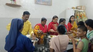जमशेदपुर: ‘यात्रा’ संस्था ने स्थापना दिवस पर चेशायर होम में किया भोजन वितरण, मानवता का दिया संदेश