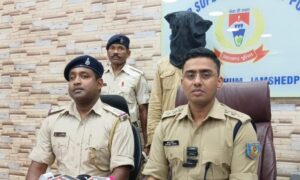 जमशेदपुर: ऑपरेशन प्रहार के तहत 275 पुड़िया ब्राउन शुगर के साथ युवक गिरफ्तार
