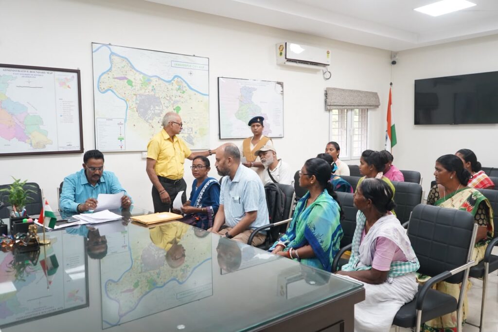 जन शिकायत निवारण दिवस: उप विकास आयुक्त ने सुनीं लोगों की समस्याएं, अधिकारियों को समयबद्ध कार्रवाई के निर्देश