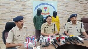 जमशेदपुर में मां-बेटे ड्रग्स तस्करी के आरोप में गिरफ्तार, घर से 38 पुड़िया नशीला पदार्थ बरामद