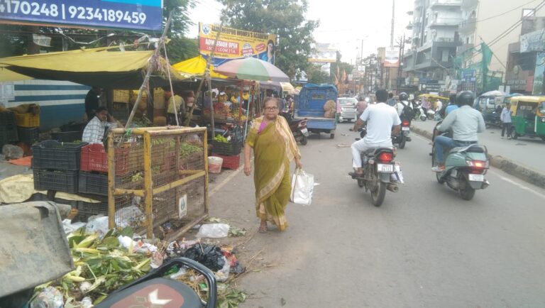 मानगो में अतिक्रमण और जाम की समस्या पर हाजी फिरोज खान ने उठाए सवाल, फुटपाथ खाली कराने और वैकल्पिक व्यवस्था की मांग