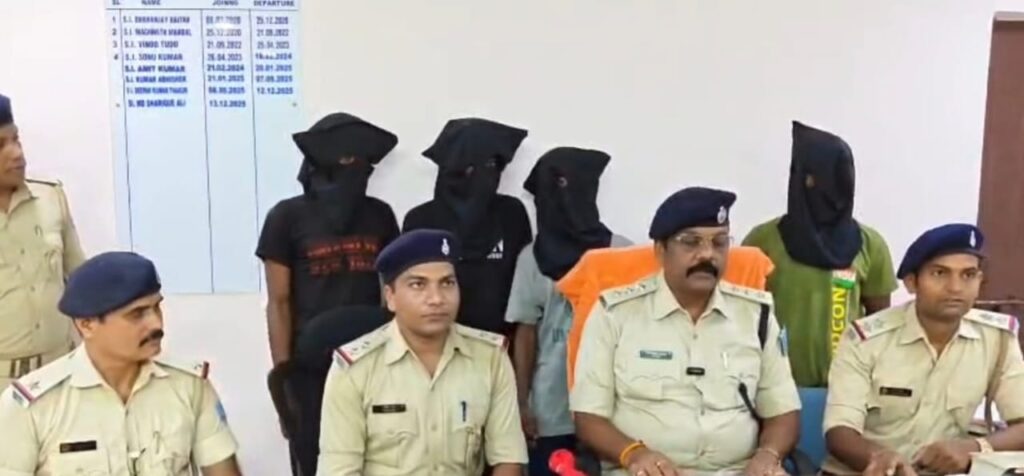 जमशेदपुर: मानगो-ओलीडीह में 12 दुकानों में चोरी का खुलासा, चार आरोपी गिरफ्तार