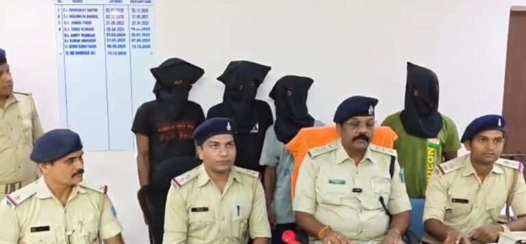 जमशेदपुर: मानगो-ओलीडीह में 12 दुकानों में चोरी का खुलासा, चार आरोपी गिरफ्तार