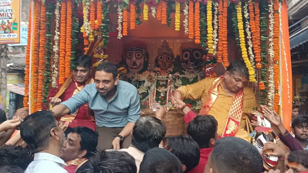 जमशेदपुर में भगवान जगन्नाथ की रथ यात्रा में शामिल हुए पूर्व विधायक कुणाल षाड़ंगी, प्रदेश की खुशहाली की कामना की