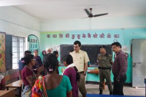 पूर्वी सिंहभूम में विशेष सहायता शिविर संपन्न, उपायुक्त राजीव रंजन ने मतदान केंद्रों का किया निरीक्षण