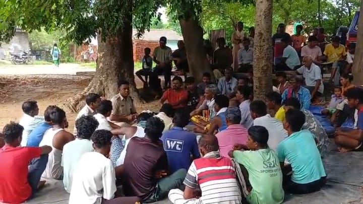 सरजामदा में परसुडीह पुलिस की ग्रामीणों के साथ बैठक, नशा रोकथाम और अपराध नियंत्रण पर दिया गया जोर