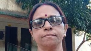 जमशेदपुर: साकची जेल चौक के पास बाईक का संतुलन बिगड़ा ,गिरने से स्कूल शिक्षिका की मौत