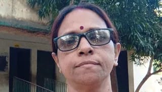 जमशेदपुर: साकची जेल चौक के पास बाईक का संतुलन बिगड़ा ,गिरने से स्कूल शिक्षिका की मौत