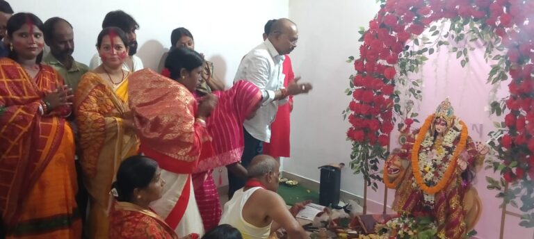 जमशेदपुर में श्रद्धा और भक्ति के साथ मनाई गई मां विपदतारिणी पूजा, शंकरपुर में 25वें वर्ष हुआ भव्य आयोजन