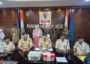 रांची अशोक नगर चोरी कांड का खुलासा: जगुआर कार से रेकी कर हाई-प्रोफाइल घरों में चोरी करता था अंतरराज्यीय गिरोह