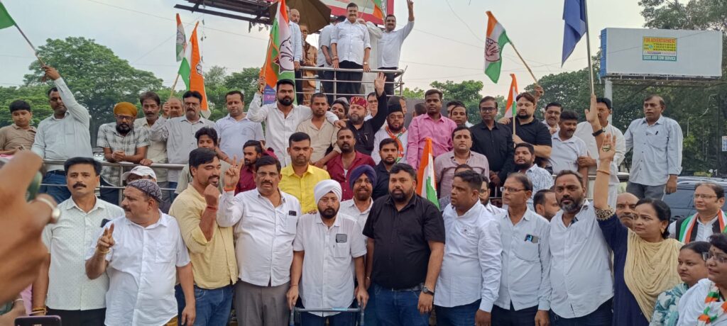 जमशेदपुर: शिक्षा मंत्री धर्मेंद्र प्रधान के इस्तीफे पर कांग्रेस का विजय जुलूस, छात्रों की जीत बताया पहला पड़ाव