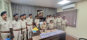 आदित्यपुर में ब्राउन शुगर तस्करों पर पुलिस का बड़ा एक्शन, 20 पुड़िया ड्रग्स और ₹7.59 लाख नकद बरामद