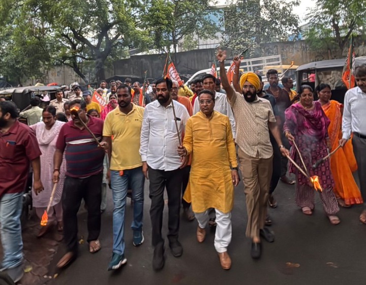 जमशेदपुर: बढ़ते अपराध के खिलाफ भाजपा बर्मामाइंस मंडल का बर्मामाइंस बाजार में मशाल जुलूस, 3 जुलाई को शहर बंद का आह्वान
