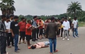 पुड़ीसिल्ली में ट्रेलर की टक्कर से बाइक सवार युवक गंभीर घायल, ट्रेलर जब्त; चालक फरार