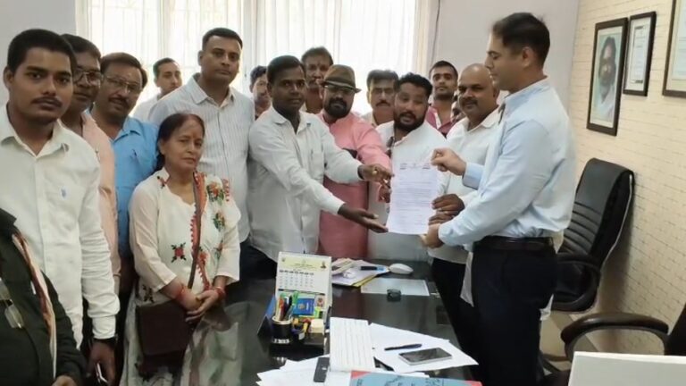 बागबेड़ा में सफाई व्यवस्था को लेकर कांग्रेस का प्रदर्शन, एक सप्ताह में सुधार नहीं हुआ तो आंदोलन की चेतावनी
