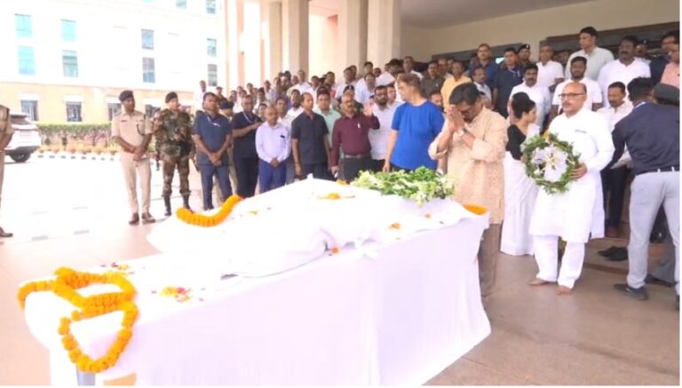 झारखंड के पूर्व मंत्री मन्नान मलिक का निधन, विधानसभा परिसर में मुख्यमंत्री हेमंत सोरेन समेत नेताओं ने दी श्रद्धांजलि