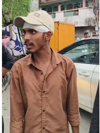 उलीडीह में युवक पर जानलेवा हमला, पत्थर से सिर फोड़ा; चापड़ लेकर पहुंचे हमलावरों की तलाश में पुलिस
