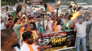 जेपीएससी परीक्षा में कथित अनियमितता के विरोध में भाजयुमो का मशाल जुलूस, निष्पक्ष जांच की उठी मांग