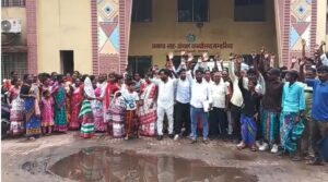 रामजीवनपुर में सड़क निर्माण का ग्रामीणों ने किया विरोध, सिंचाई नाला बंद करने का लगाया आरोप
