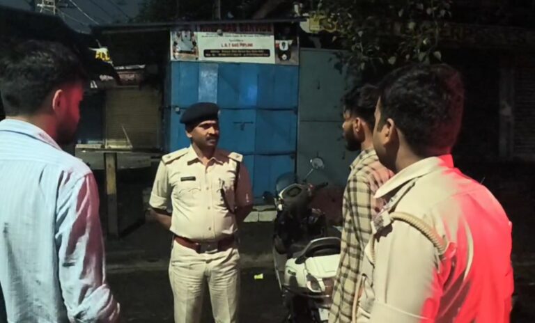 जमशेदपुर में देर रात पुलिस का विशेष अभियान, बिस्टुपुर थाना क्षेत्र में अड्डाबाजी और नशाखोरी पर कसा शिकंजा