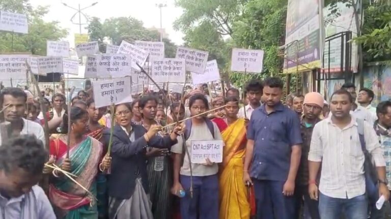 जमशेदपुर: पटमदा के ओड़िया पंचायत में पत्थर खदान का ग्रामीणों ने किया विरोध, अवैध खनन रोकने की मांग