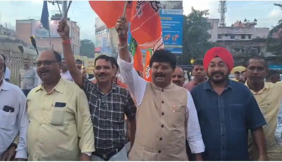 जेपीएससी -जेएसएससी भर्ती परीक्षा में कथित धांधली के विरोध में भाजपा का मशाल जुलूस, युवाओं के अधिकारों को लेकर सरकार पर साधा निशाना