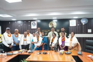 जमशेदपुर समाहरणालय में 9 सेवानिवृत्त शिक्षकों को सम्मानपूर्वक दी गई विदाई, उपायुक्त ने किया सम्मानित