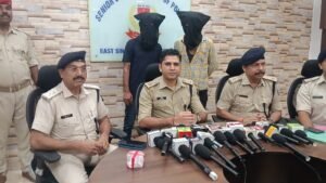जमशेदपुर में चेन स्नैचिंग का खुलासा, साकची पुलिस ने दो आरोपियों को चोरी की चेन के साथ किया गिरफ्तार