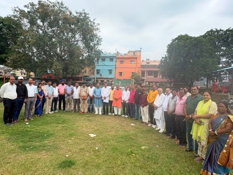 गोविंदपुर में सड़क हादसे के बाद सुरक्षा व्यवस्था को लेकर बैठक, नो-एंट्री, स्पीड ब्रेकर और स्ट्रीट लाइट की मांग
