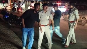 स्वतंत्रता दिवस से पहले आदित्यपुर पुलिस अलर्ट, देर रात चला चेकिंग अभियान; होटल-बार और संदिग्ध वाहनों की जांच