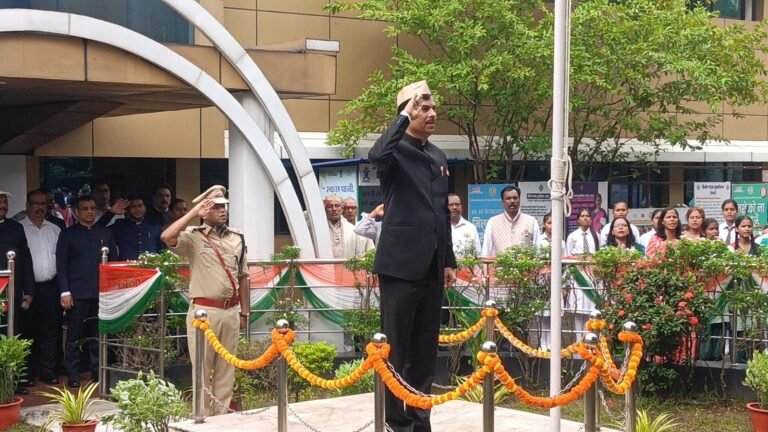 जमशेदपुर में धूमधाम से मना 80वां स्वतंत्रता दिवस, गोपाल मैदान में उपायुक्त राजीव रंजन ने फहराया तिरंगा