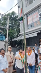 जमशेदपुर में झामुमो के केंद्रीय प्रवक्ता कुणाल षाड़ंगी ने विभिन्न स्थानों पर किया ध्वजारोहण