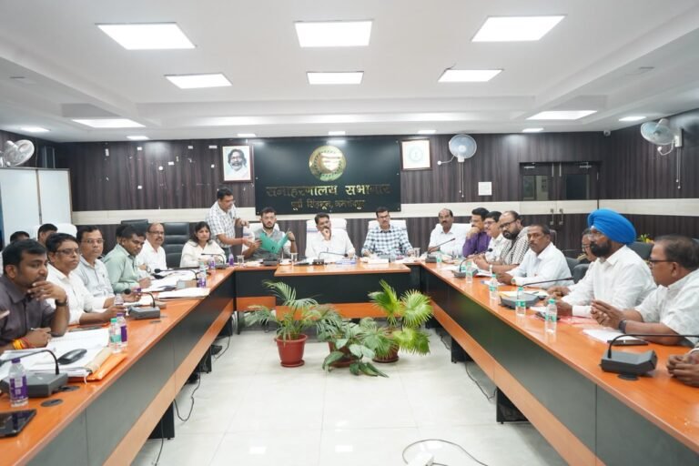 एसआईआर -2026 को लेकर जमशेदपुर में समीक्षा बैठक, 19 अक्टूबर को जारी होगी अंतिम मतदाता सूची