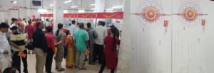 रक्षाबंधन को लेकर बिष्टुपुर डाकघर में बढ़ी भीड़, रोजाना 1200 राखियों की बुकिंग