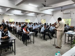 डीबीएमएस करियर अकादमी में आयोजित हुआ यातायात सुरक्षा जागरूकता सत्र, 125 विद्यार्थियों ने लिया हिस्सा