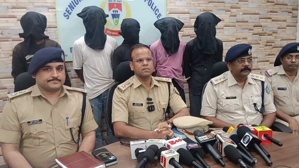 जमशेदपुर में मोबाइल चोरी-छिनतई गिरोह का खुलासा, 33 मोबाइल और जेवरात के साथ 5 अपराधी गिरफ्तार